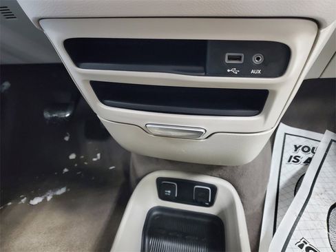 Used 2017 Chrysler Pacifica Touring image 22