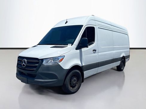 Used 2024 Mercedes-Benz Sprinter 2500 image 7