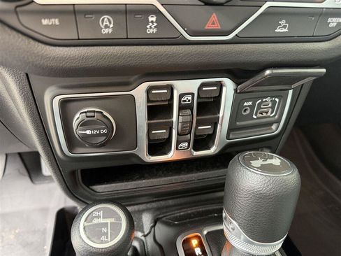 Used 2025 Jeep Wrangler Unlimited Sport AWD/4WD image 16
