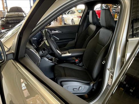 Used 2025 BMW X1 xDrive28i w/ Technology Package image 9