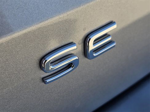 New 2025 Volkswagen Taos SE image 7