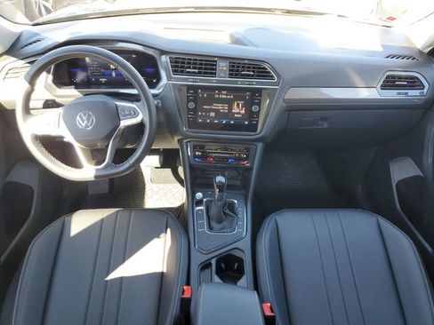 Certified 2023 Volkswagen Tiguan SE w/ Panoramic Sunroof Package image 15