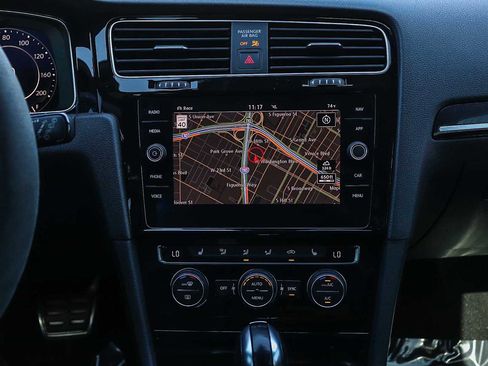 Used 2019 Volkswagen Golf R 4-Door image 13