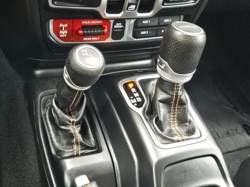 Used 2021 Jeep Gladiator Mojave AWD/4WD image 18