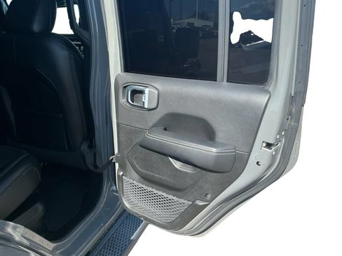 Used 2022 Jeep Wrangler Unlimited Sahara w/ Cold Weather Group AWD/4WD image 18