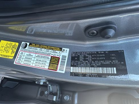 Used 2025 Toyota Highlander XLE AWD/4WD image 37