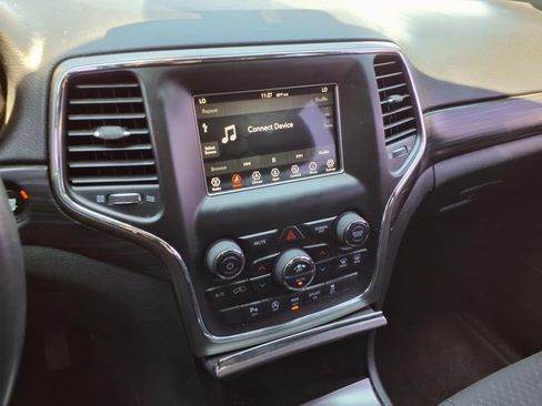 Used 2019 Jeep Grand Cherokee Laredo image 10