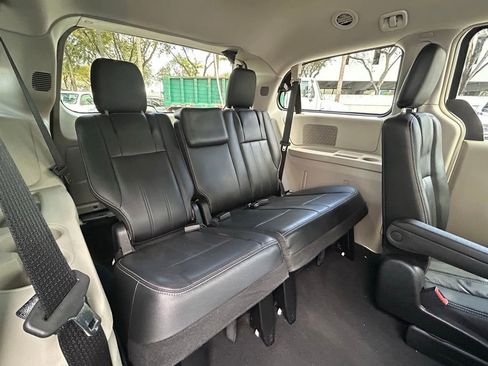 Used 2013 Chrysler Town & Country Touring image 28