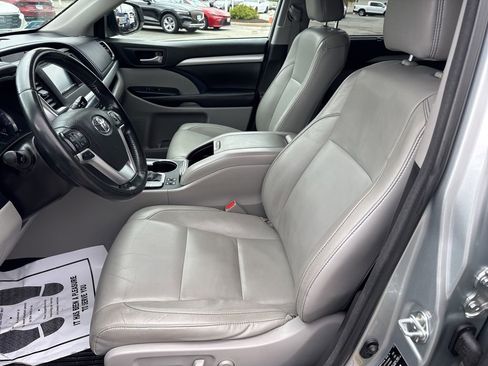 Used 2018 Toyota Highlander XLE AWD/4WD image 24