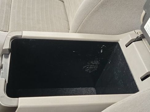 Used 2005 Toyota Camry LE FWD image 30
