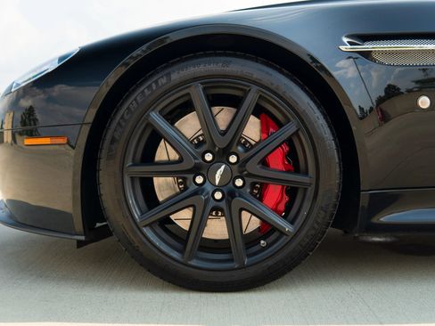 Used 2013 Aston Martin V8 Vantage Roadster RWD image 9