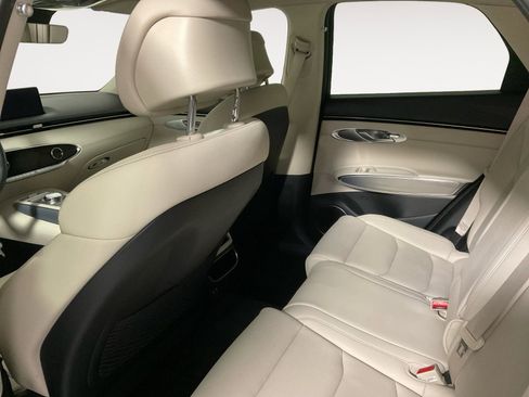 Used 2023 Genesis GV70 2.5T w/ Select Package image 11