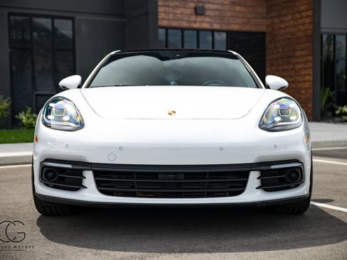 Used 2018 Porsche Panamera 4 AWD/4WD image 41