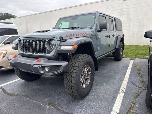 Used 2025 Jeep Gladiator Mojave w/ Convenience Group AWD/4WD image 1
