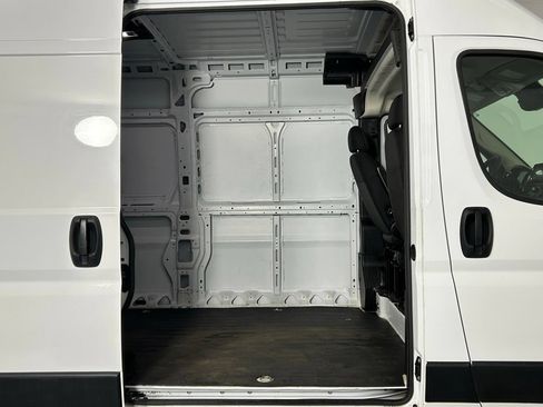 Used 2024 RAM ProMaster 2500 w/ Convenience Group FWD image 11