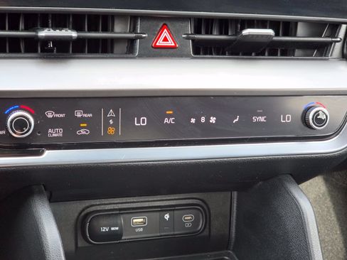 Used 2025 Kia Sportage EX w/ Premium Package FWD image 24