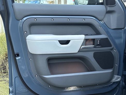 New 2025 Land Rover Defender 110 S AWD/4WD image 18