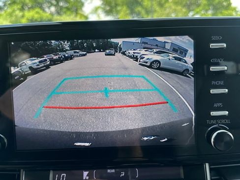 Used 2021 Toyota Sienna XLE w/ XLE Plus Package FWD image 21
