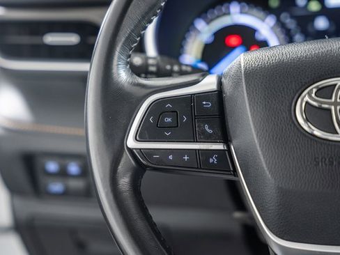 Certified 2022 Toyota Highlander Bronze Edition image 35