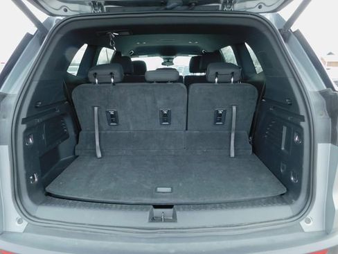 Used 2025 GMC Acadia Elevation image 11