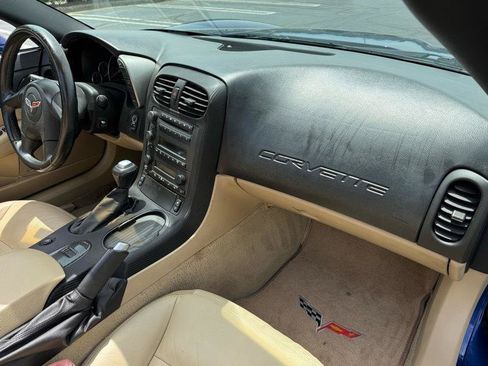 Used 2005 Chevrolet Corvette Coupe w/ Preferred Equipment Group RWD image 18