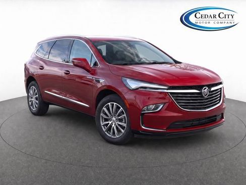 Used 2023 Buick Enclave Essence AWD/4WD image 2