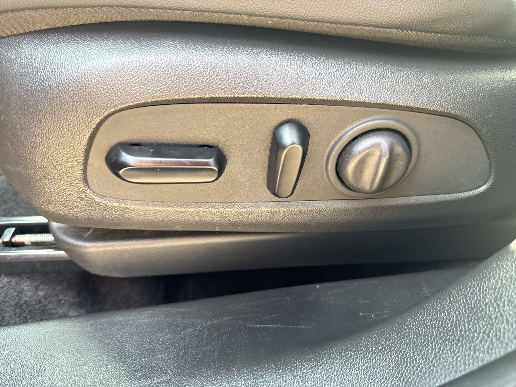 Used 2022 Buick Encore GX Essence w/ Experience Buick Package AWD/4WD image 12