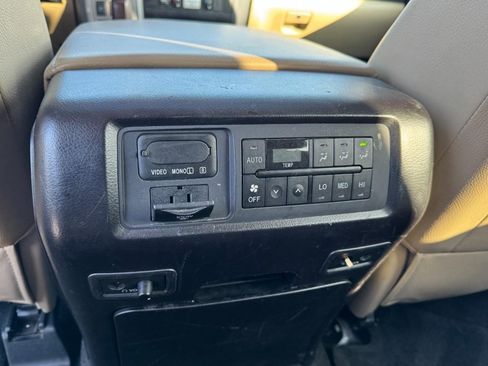 Used 2014 Toyota Sequoia Platinum image 13