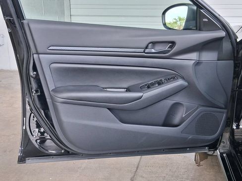 Used 2025 Nissan Altima 2.5 S FWD image 16