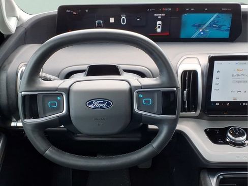 Used 2025 Ford Expedition Active AWD/4WD image 25