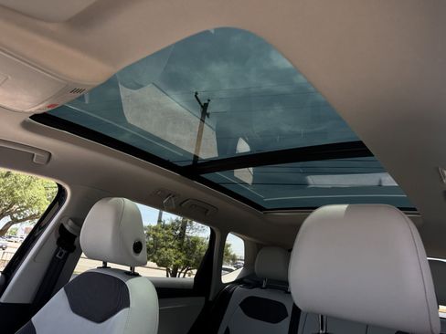 New 2025 Volkswagen Taos SE FWD image 24