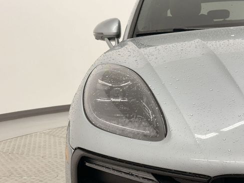 Used 2025 Porsche Macan image 11