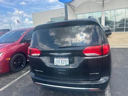 Used 2020 Chrysler Pacifica Limited FWD image 10