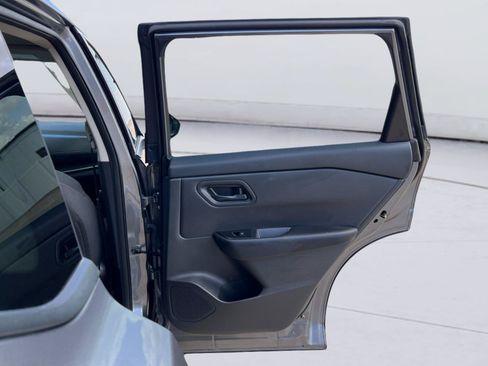 Used 2025 Nissan Rogue S FWD image 17