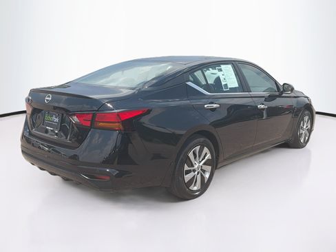 Used 2023 Nissan Altima 2.5 S FWD image 9
