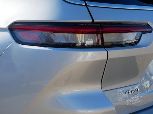 Used 2023 Jeep Grand Cherokee L Laredo w/ Luxury Tech Group I image 17