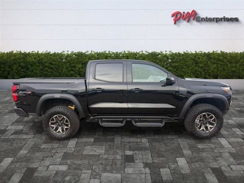 Used 2025 Chevrolet Colorado ZR2 w/ Technology Package AWD/4WD image 9