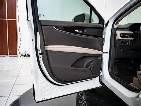 Used 2021 Lincoln Nautilus FWD w/ Equipment Group 101A image 26