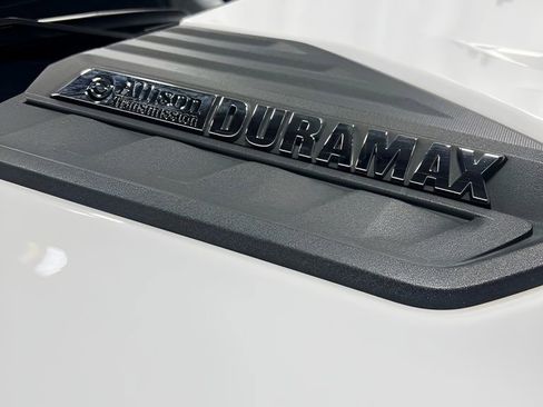 Used 2024 Chevrolet Silverado 2500 High Country w/ Technology Package AWD/4WD image 11
