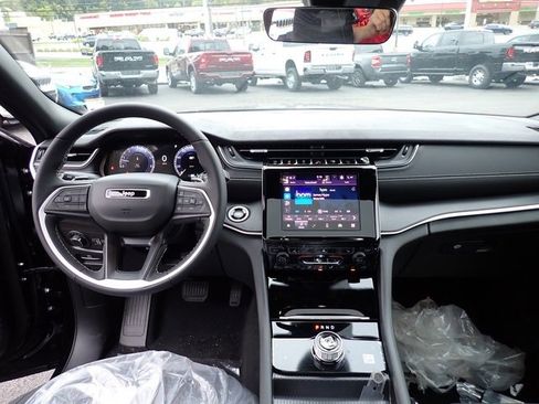 New 2025 Jeep Grand Cherokee Laredo X w/ Luxury Tech Group I image 14