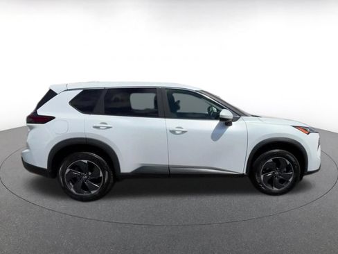 Used 2025 Nissan Rogue SV AWD/4WD image 16