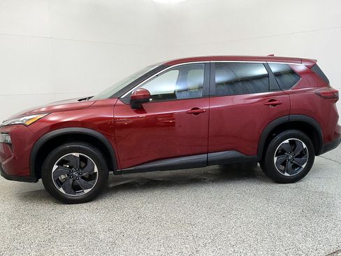 Used 2024 Nissan Rogue SV AWD/4WD image 2