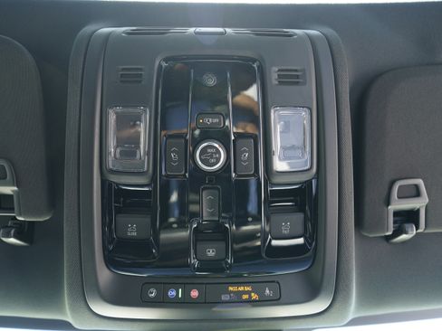 New 2026 Chevrolet Suburban Premier RWD image 28