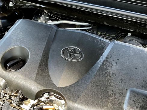 Used 2020 Toyota Camry XSE FWD image 33