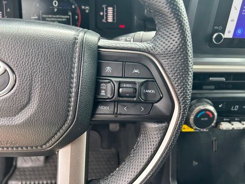 Used 2025 Toyota Tacoma SR5 AWD/4WD image 10