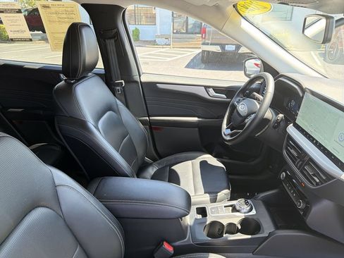 Used 2025 Ford Escape Platinum AWD/4WD image 15