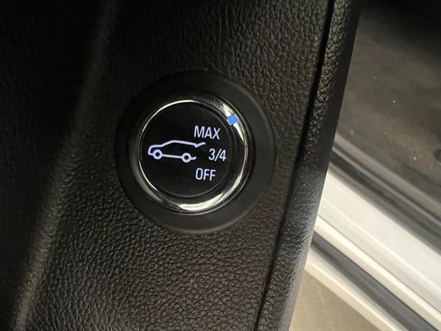 Used 2018 Chevrolet Traverse Premier image 31