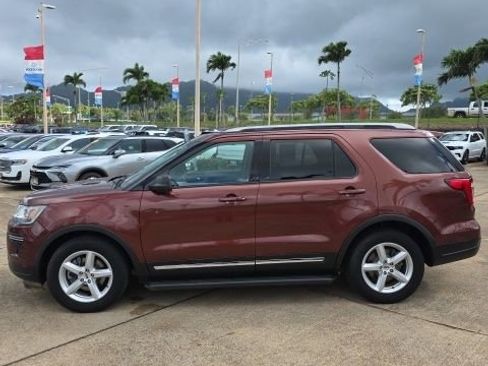 Used 2018 Ford Explorer XLT FWD image 5