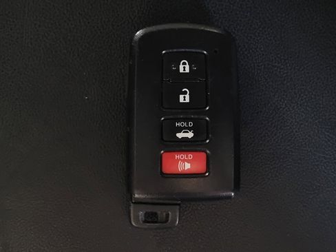 Used 2017 Toyota Camry XLE FWD image 32