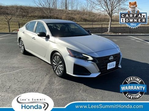 Used 2024 Nissan Altima 2.5 SV image 1